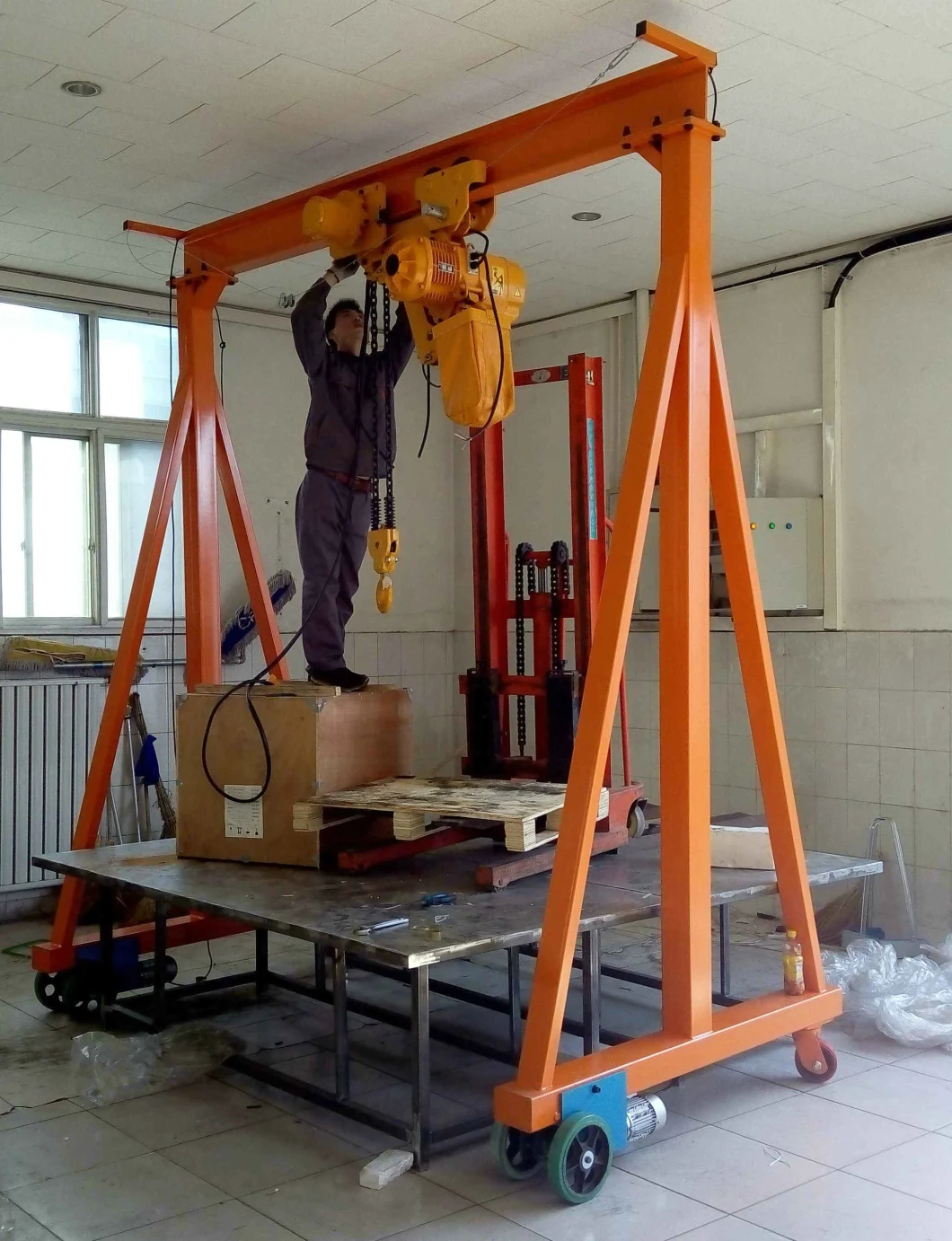 Rail Tracks Running Electric Mobile Gantry Crane Portable Crane Price